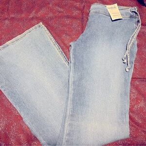 Bebe Women’s low-rise jeans, size M, NWT